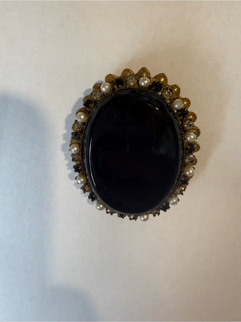 Vintage-Inspired Black Oval Brooch with Pearl Accents